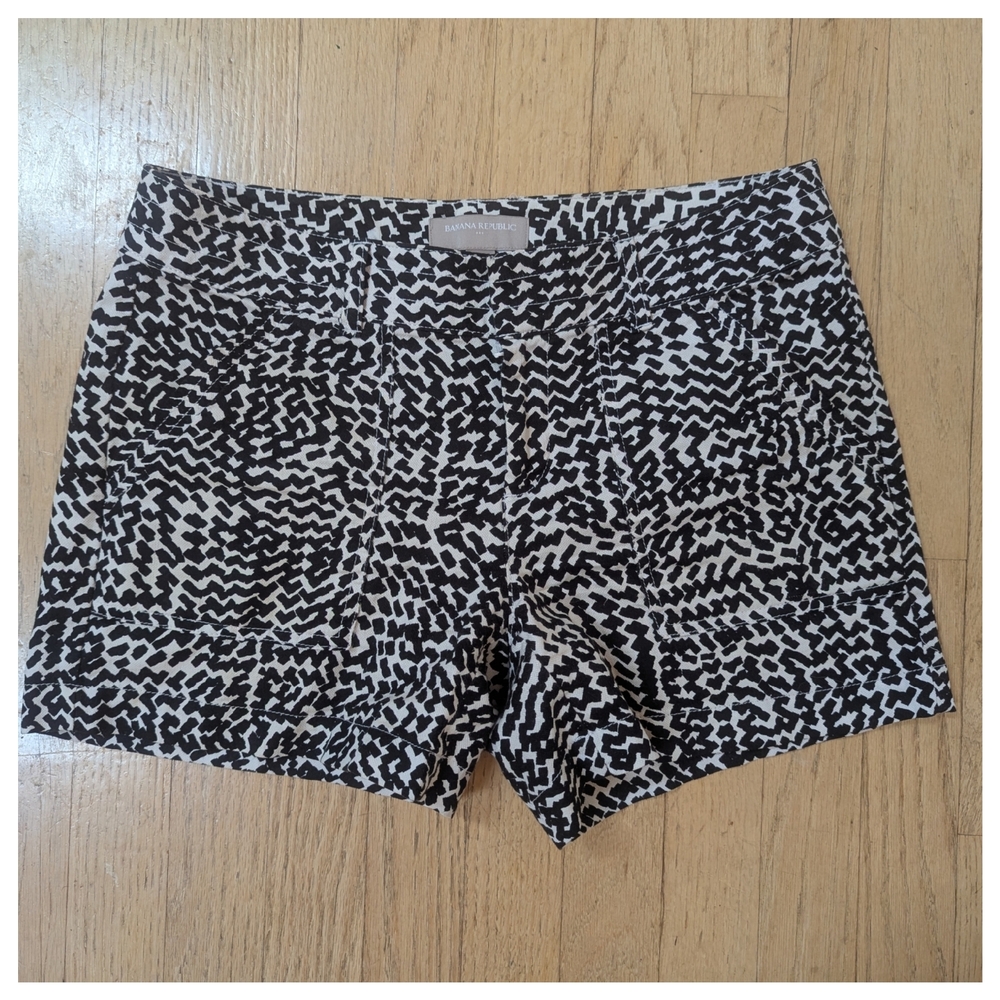 Banana Republic Black and White Shorts 4
